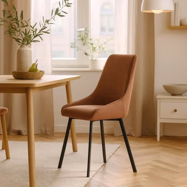 Set di 4 sedie da pranzo imbottite in microfibra ruggine Artemis con struttura in metallo facili da pulire | Duzzle