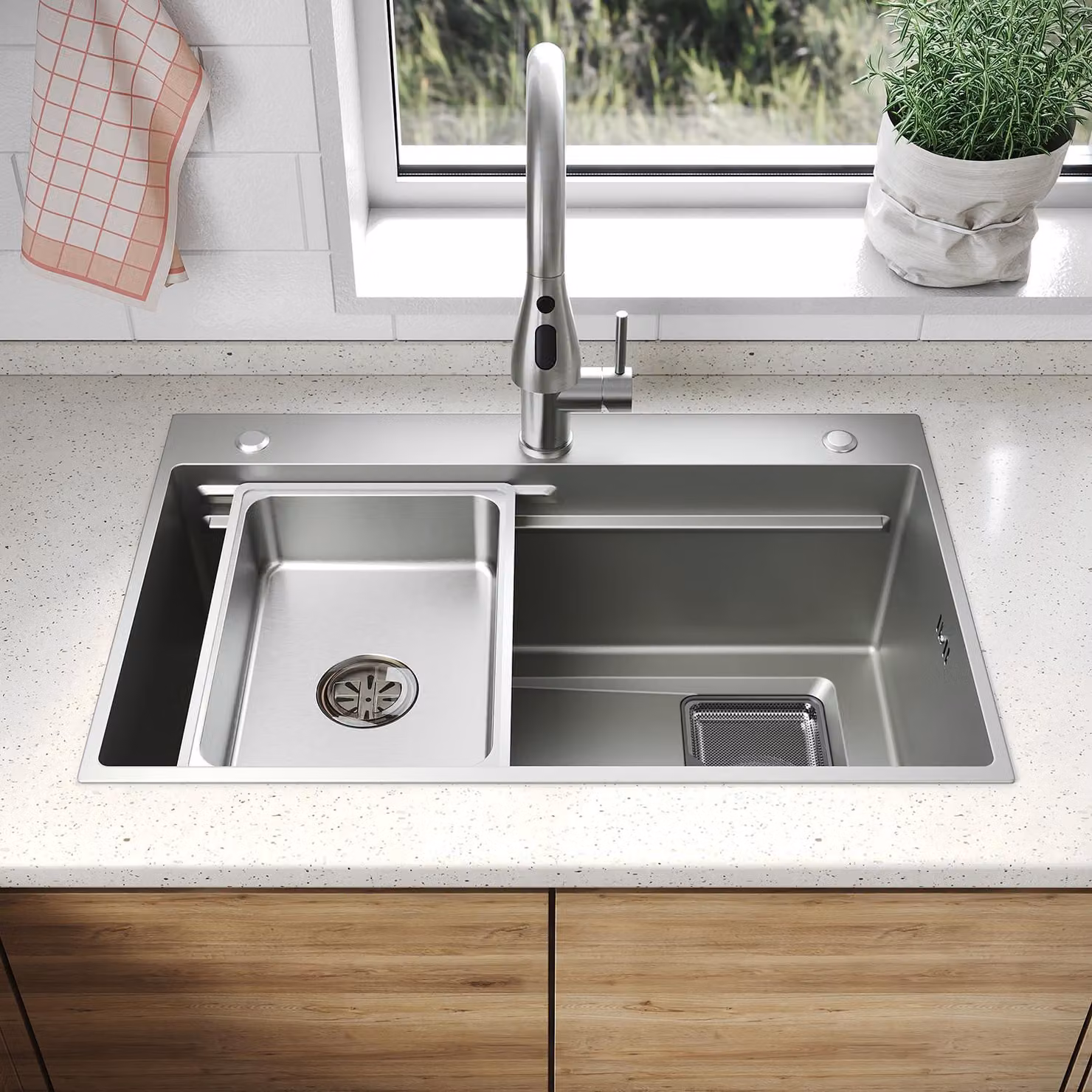 SONNI: Lavello quadrato con ampio piano di appoggio, dimensioni 70 x 45 x 24,5 cm, trattamento Nano-Argento, dotato di griglia rettangolare, vasca di scarico e rubinetto