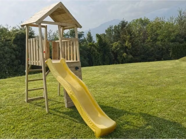 Torretta giochi bambini in legno con scivolo Kicca  piattaforma rialzata con arrampicata e scaletta
