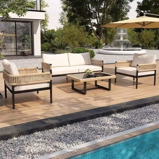 Set di mobili da giardino in 4 pezzi con piedini regolabili in plastica