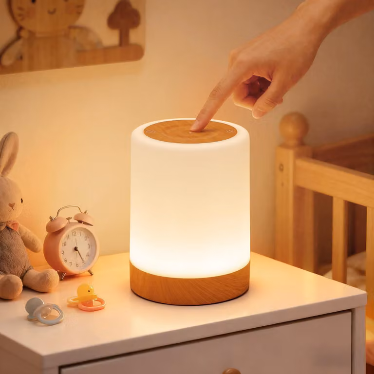 Lampada da tavolo LED con luminosità regolabile da 5% a 100%, 256 colori RGB e 3 modalità, design in legno