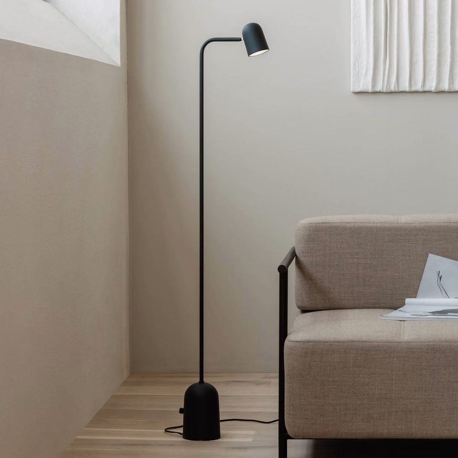 Northern Lampada da terra di design Buddy floor, dimmerabile, Nero, Soggiorno / Sala da pranzo, Metallo, Scandinavo, Lampada da terra
