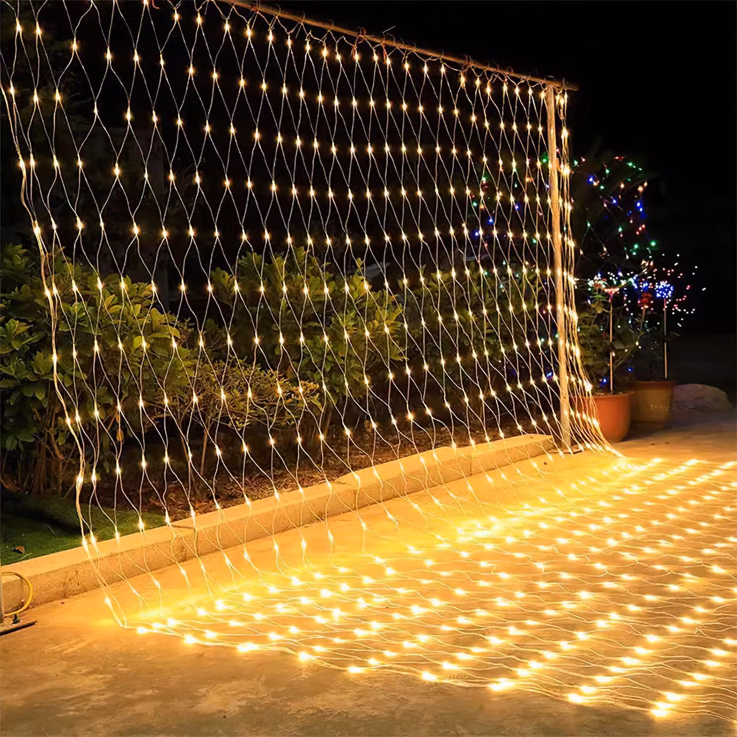 Ikodm, catena luminosa a LED, rete luminosa con 96 LED, dimensioni 1,5 x 1,5 metri, luce bianco caldo, grado di protezione IP44, 8 modalità con funzione di memorizzazione, ideale per giardino, balcone, Natale
