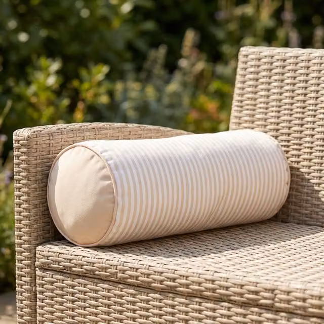 Cuscino cilindrico a righe beige KASANOVA idrorepellente e lavabile 18 x 50 cm