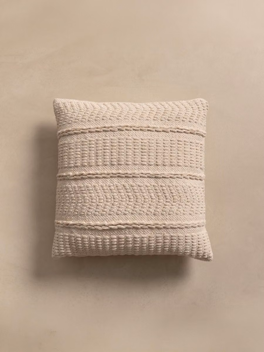 Cuscino Clove Kenay Home, design etnico a righe in cotone bianco e beige, L/P: 45 x 45 cm – 2