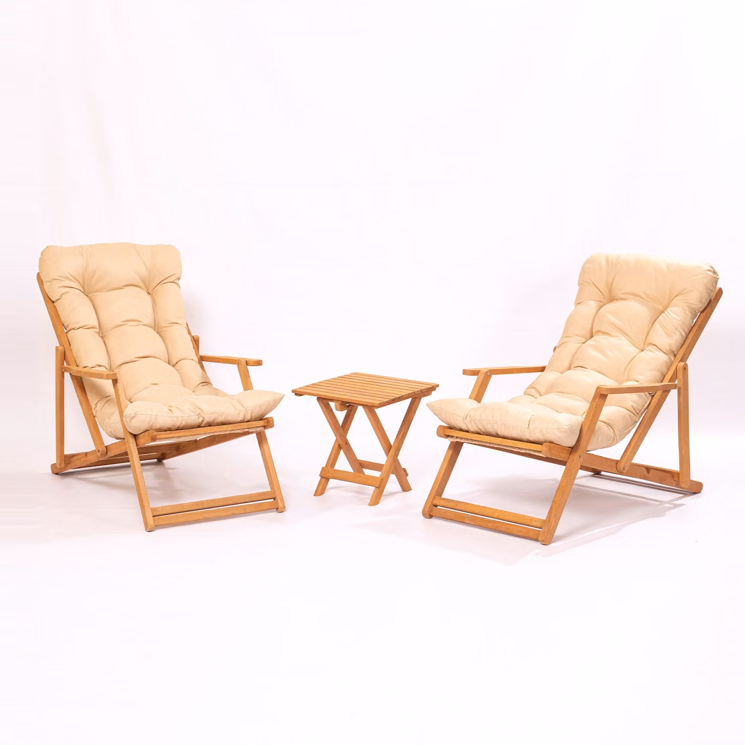 Skye Decor, set di mobili da giardino di alta qualità (3 pezzi), 100% legno di faggio, non verniciato, tavolo: 40x40x40 cm, sedie: 50x81x50 cm, vernice protettiva a base d'acqua per legno, marrone e crema, design rustico.