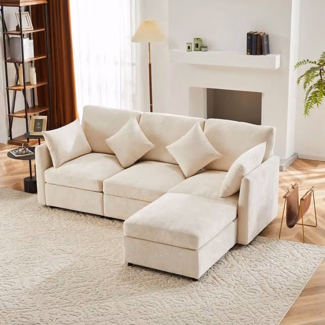 Divano angolare modulare ULEVR 216x161 cm trasformabile in 3 posti con pouf mobile e 4 cuscini in ciniglia beige