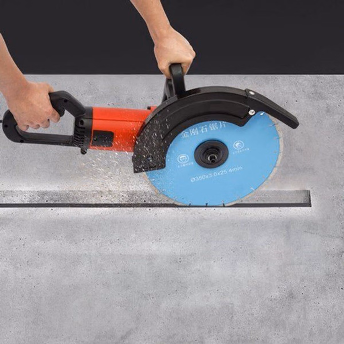 Troncatrice per calcestruzzo - Macchina professionale per tagliare il calcestruzzo - 3500 W - Profondità di taglio: 140 mm - Raffreddamento a acqua