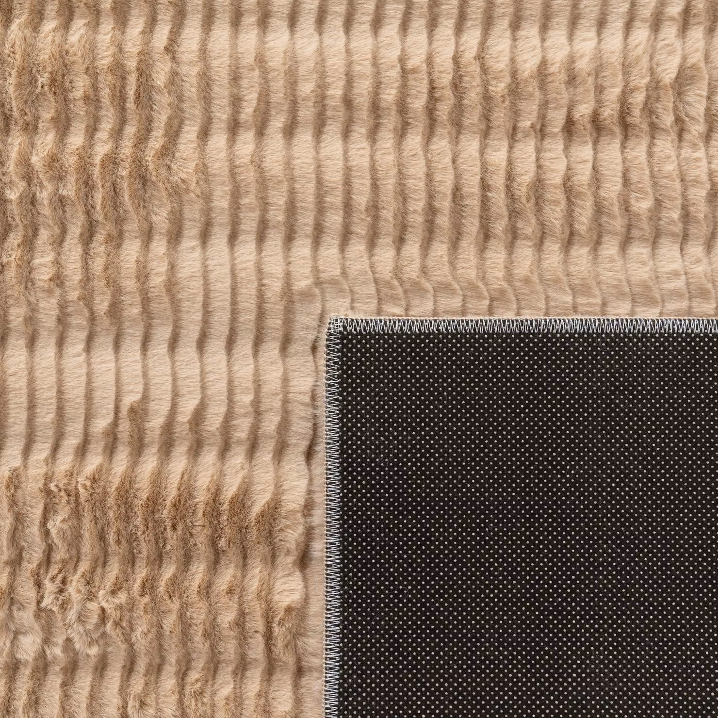 Tappeto in ecopelliccia Arnia beige L: 280 cm, P: 200 cm – 2