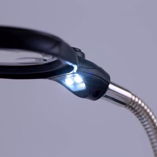 Azomor: pratica lente da saldatura con lampada a LED e morsetti regolabili per lavori di precisione