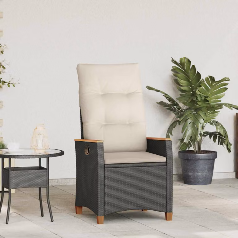 Sedia da giardino reclinabile vidaXL in rattan e legno di acacia con cuscini, Nero e Beige, L: 64 cm, P: 57,5 cm, H: 112 cm