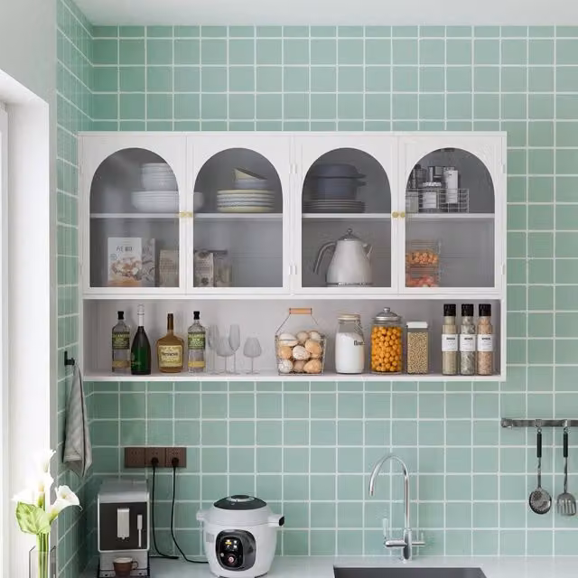 Armadietto a Parete Minimal Bianco con Ante in Vetro per Cucina, Soggiorno o Bagno – 1