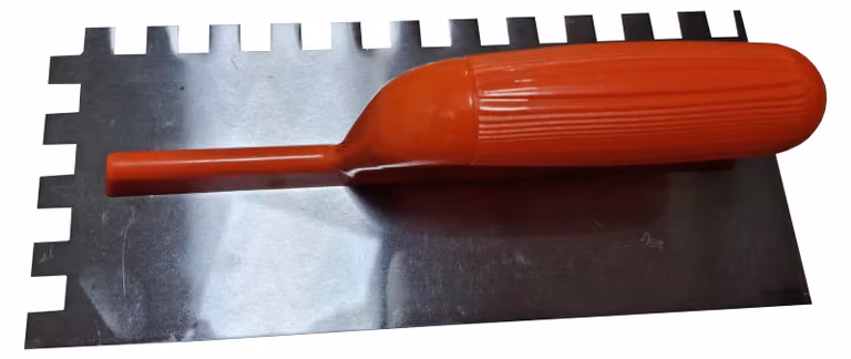 FRATTONE DENTATO C/MANICO IN PLASTICA CARDINALE 28x12 cm - Dentatura dx 10x10 mm