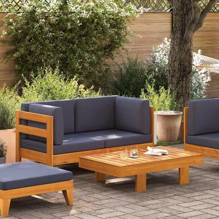 Set Divani da Giardino vidaXL in Legno di Acacia con Cuscini Grigio Scuro e Tavolino da Esterno