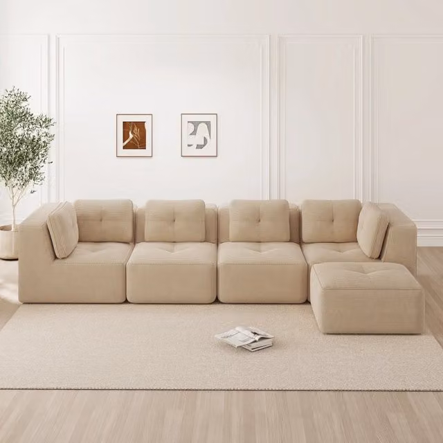 Divano angolare modulare Mivray in velluto a coste beige con funzione letto e pouf coordinato, seduta profonda 74 cm