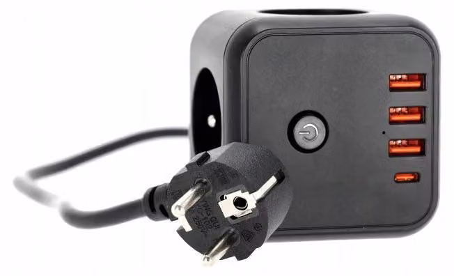 Ciabatta multipresa LINEA PRO CUBE, modello a cubo, con 3 prese, cavo da 1,5 metri, 4 porte USB, colore nero