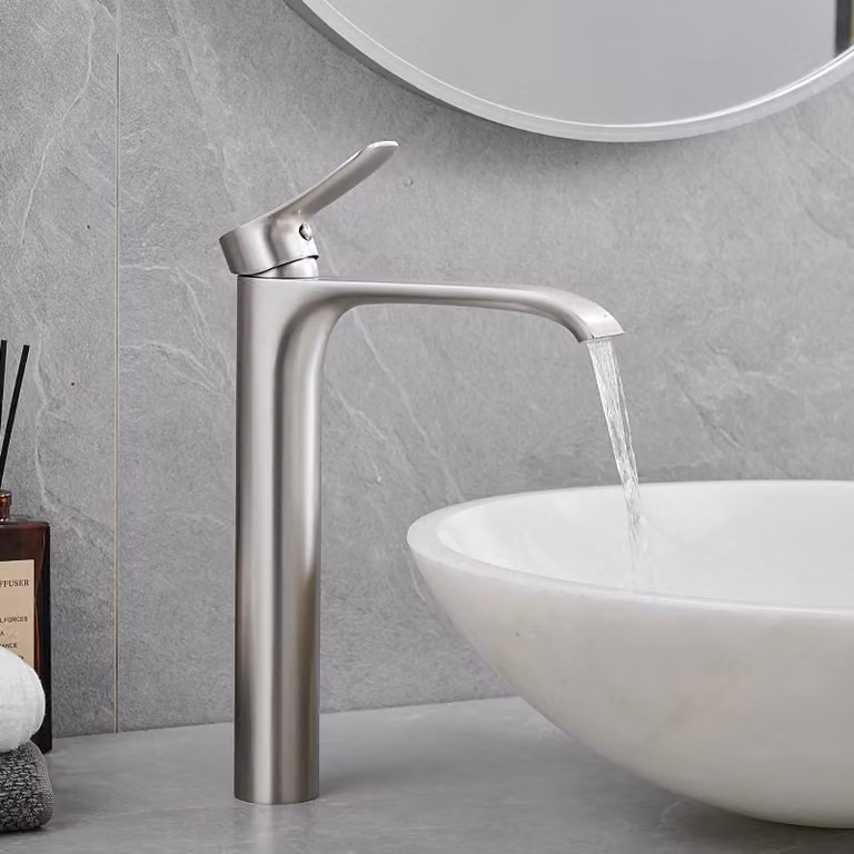 Miscelatore monocomando per lavabo a cascata, finitura in nichel spazzolato