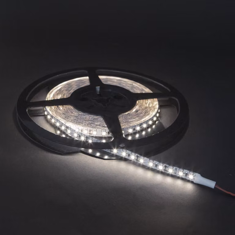 Striscia LED - 5 m - 120 LED/m - Bianco freddo 6000K - 210 lm/m - 5,2 W/m - IP20 - Autoadesiva [41007C]