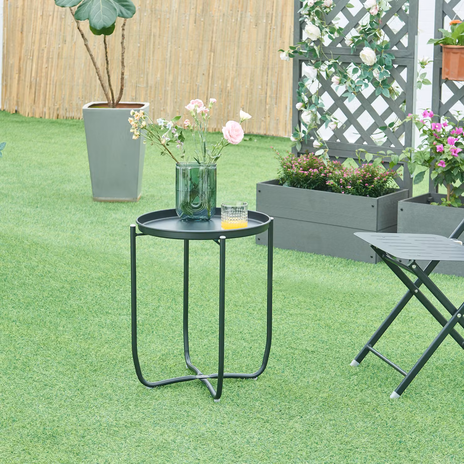Tavolino 'Sandefjord' rotondo con un vassoio estraibile in acciaio 53 x 40 cm nero