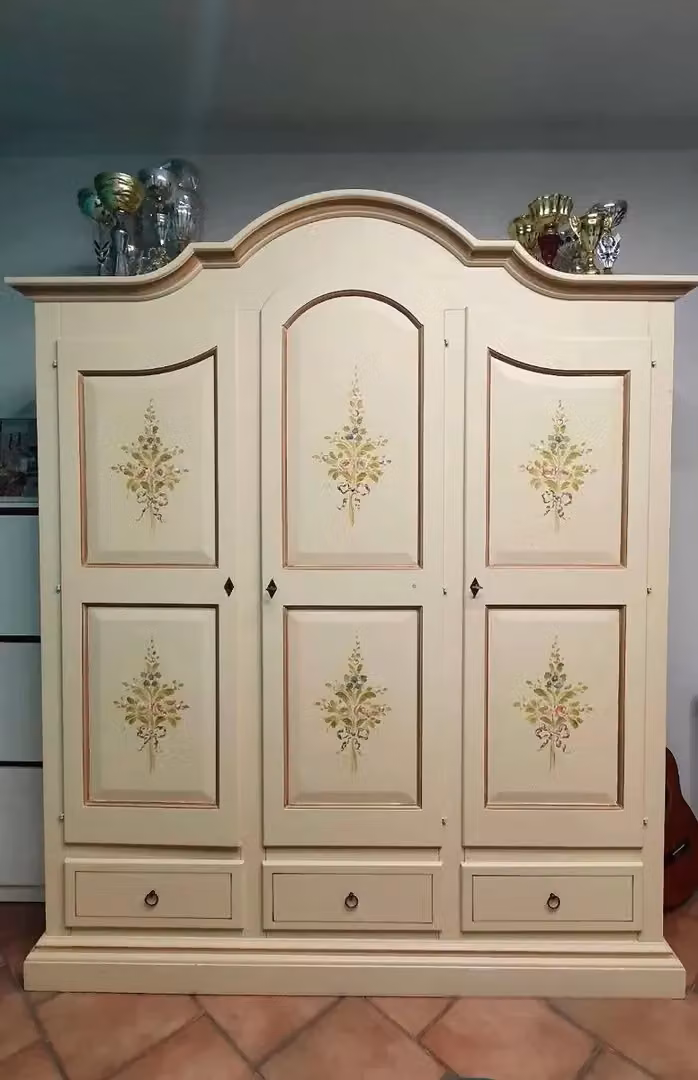 Armadio classico a 3 ante con cassetti integrati Mobili 2G avorio e marrone L: 185 cm, P: 62 cm, H: 220 cm