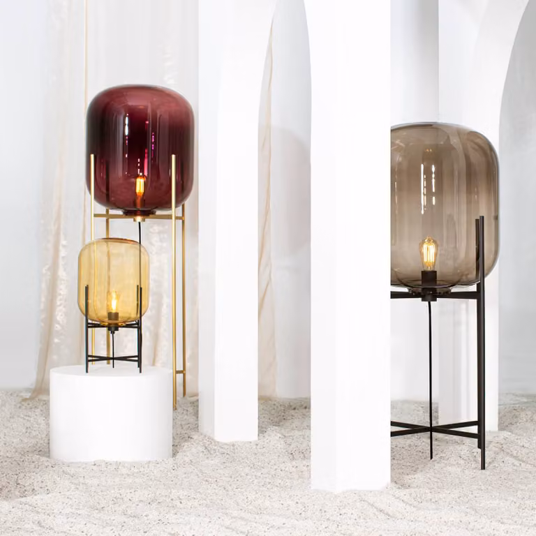 pulpo Lampada da tavolo di design Oda Small, Crema / Ambra, Soggiorno / Sala da pranzo, Metallo, Design, Lampada da tavolo