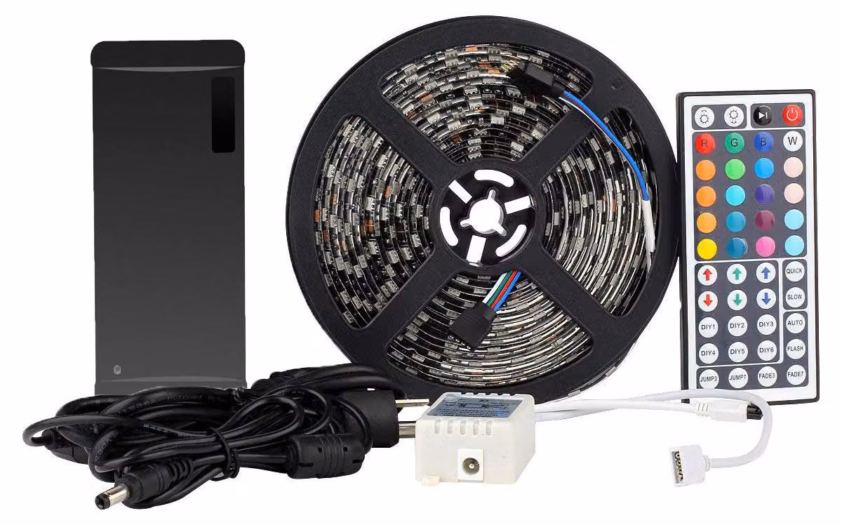 Striscia LED RGB, 5 metri, 300 LED 5050 SMD, grado di protezione IP65, impermeabile, circuito stampato nero