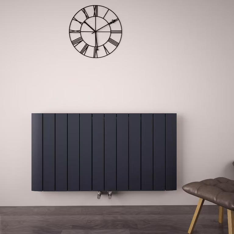 Radiatore di Design Orizzontale Antracite in Alluminio - 1090W - 600 x 1135mm - Aurora