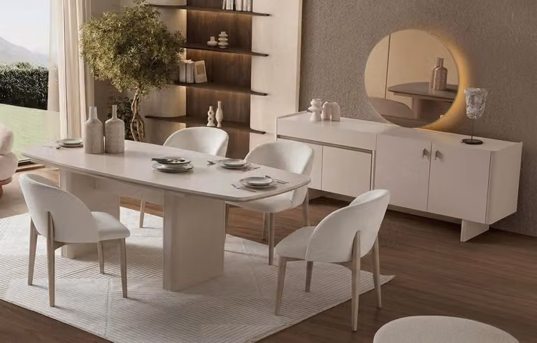 Set per sala da pranzo: tavolo, 4 sedie, credenza, specchio. Stile moderno, colore beige, finiture raffinate