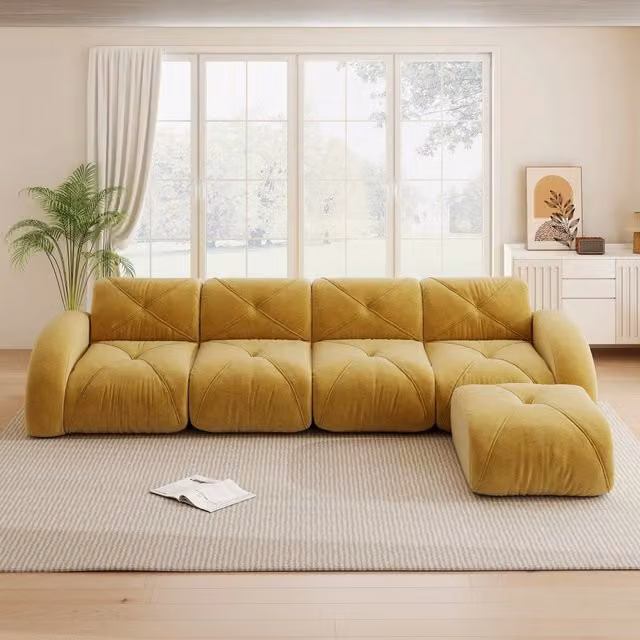 Divano modulare a L Mivray in velluto giallo con pouf coordinato per il tuo soggiorno