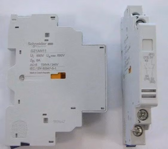 Contatto ausiliario per interruttore automatico GZ1, 1 contatto normalmente aperto (NO) e 1 contatto normalmente chiuso (NC), modello GZ1AN11