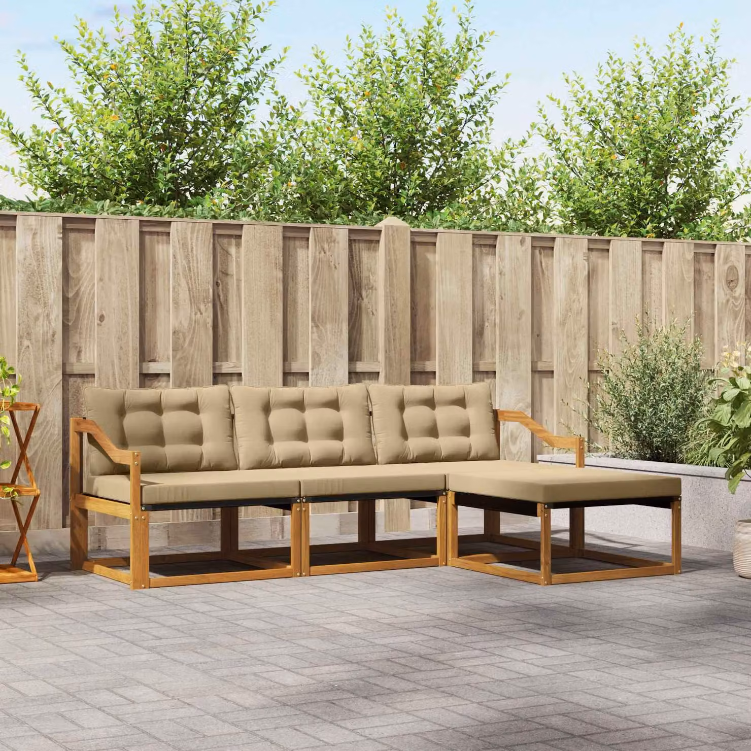 vidaXL Set di divani da esterno a L in legno di acacia con cuscini beige e marrone
