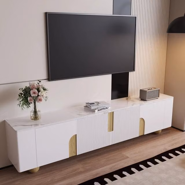 Mobile porta TV con 4 ante superficie effetto marmo e piedi sferici in legno per soggiorno MDF bianco 180 × 40 × 44 cm