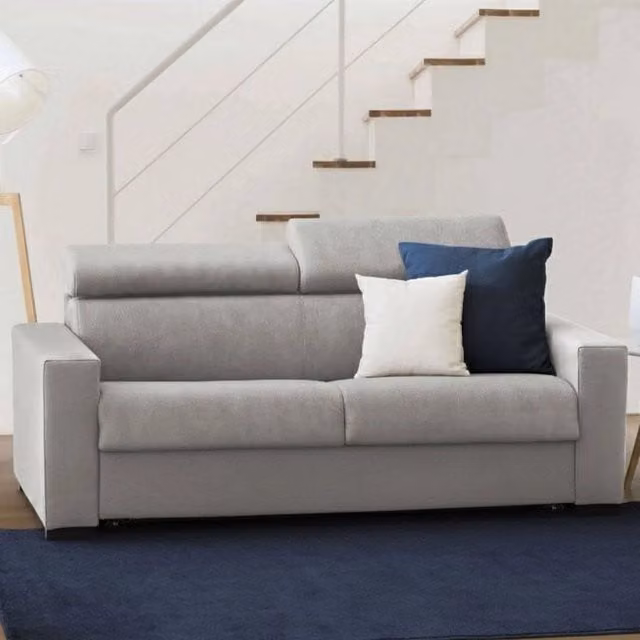 Divano a 2 posti Nukualofa Talamo Italia in tessuto grigio con poggiatesta regolabili e braccioli slim L: 180 cm, P: 95 cm, H: 85 cm