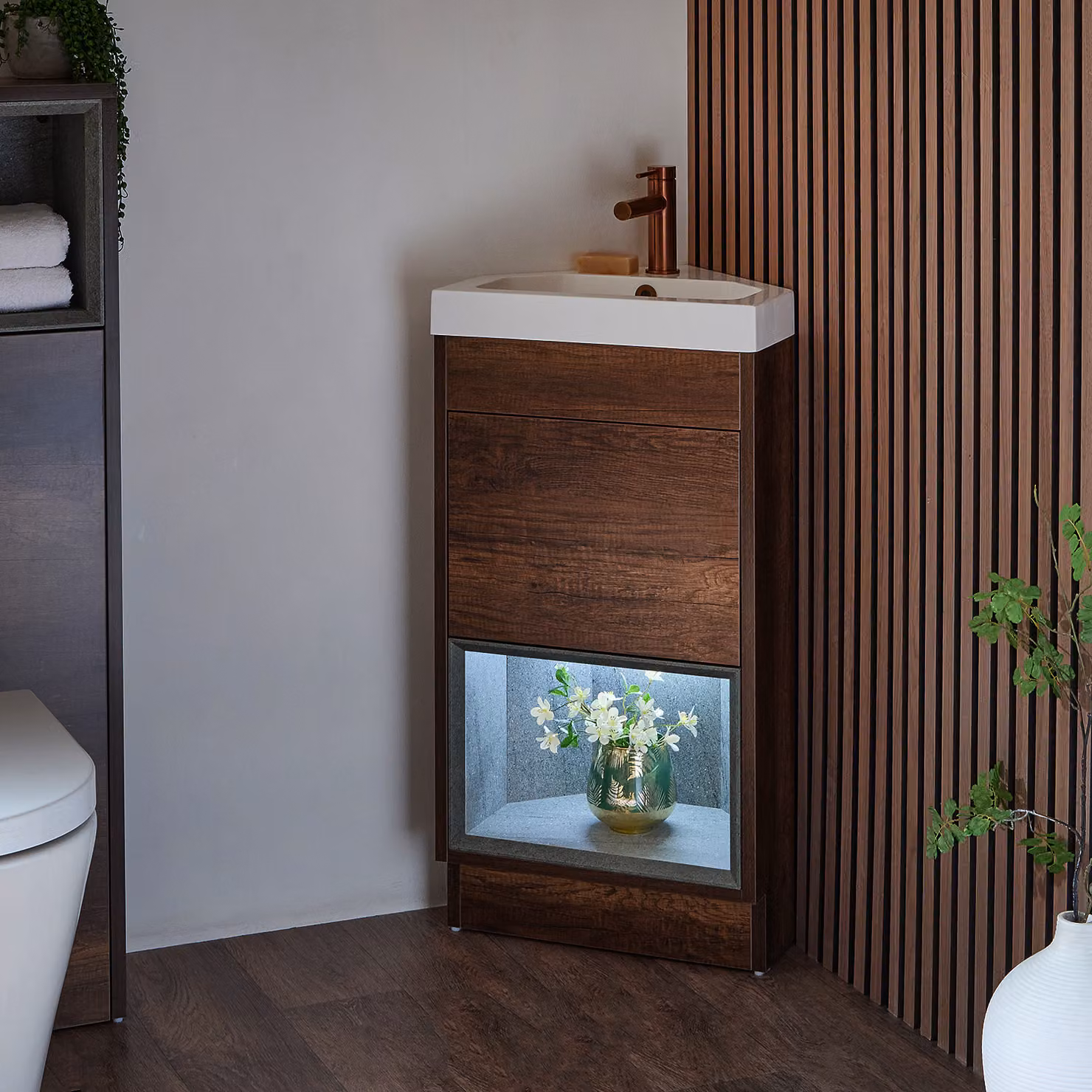 Mobile Bagno Angolare con Ripiano Aperto da 450mm in Rovere Scuro con Lavabo e Luci LED