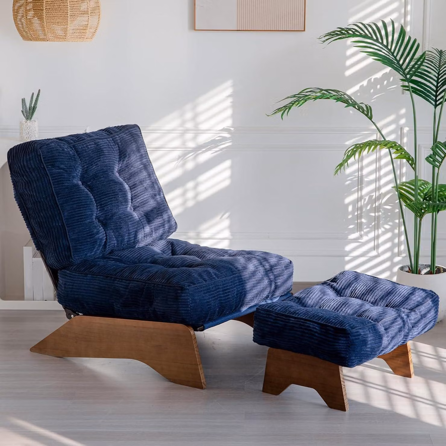Poltrona imbottita con poggiapiedi, schienale regolabile, rivestita in velluto, altezza 70 cm, colore blu navy