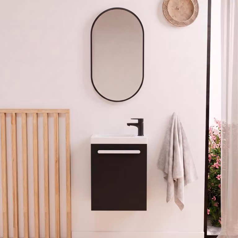 Set lavabo sospeso Nevada con rubinetto nero e specchio ovale