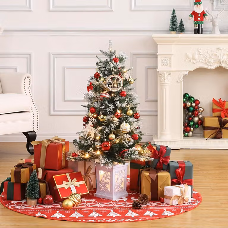 Albero di Natale artificiale, innevato, 90 cm (3.0 piedi), con rami fitti che ricordano un abete o un pino, con luci LED e punte degli aghi innevate. Montaggio con sistema a cerniera, dotato di base in metallo