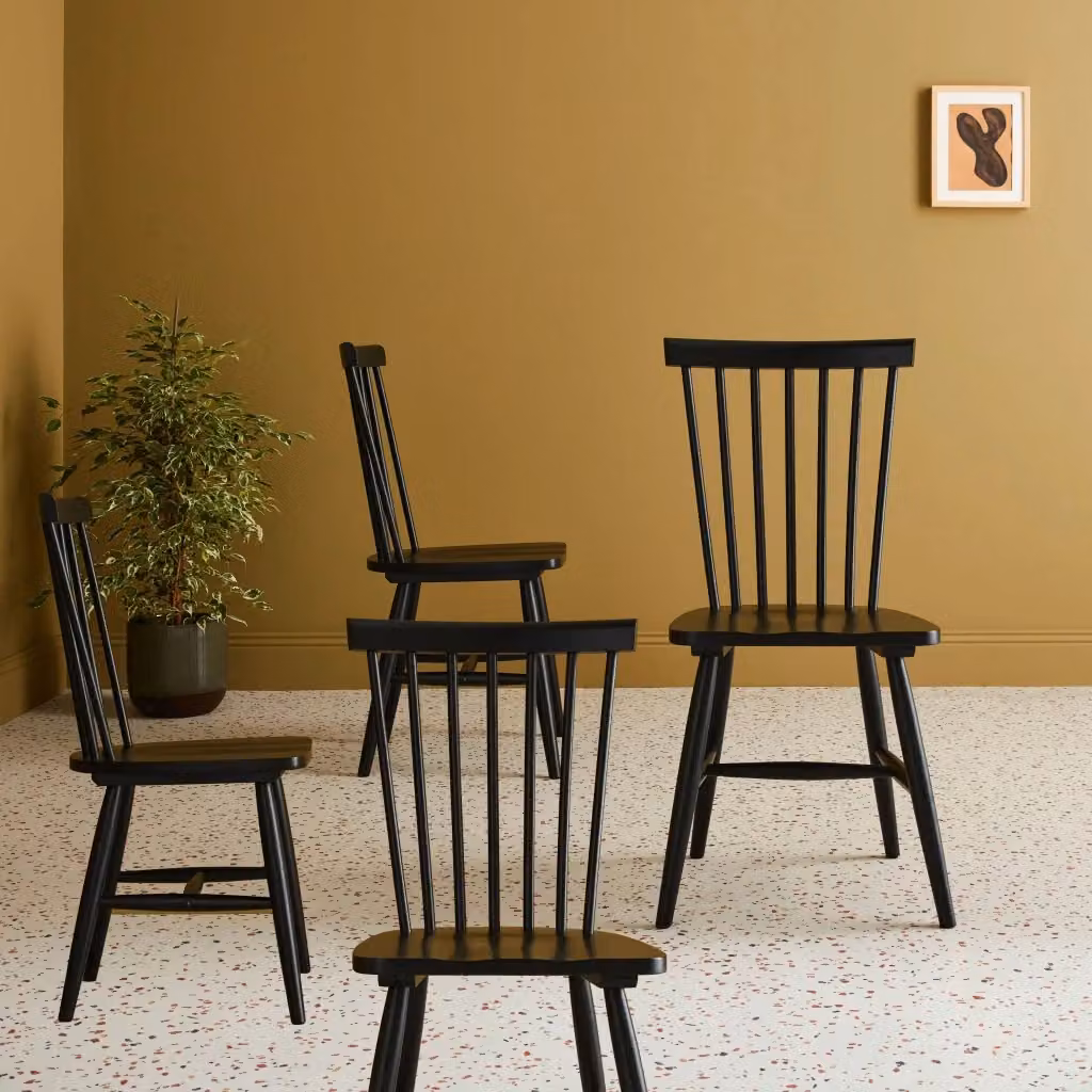 Set di 4 sedie Sweeek in legno nero per cucina e sala da pranzo – 2