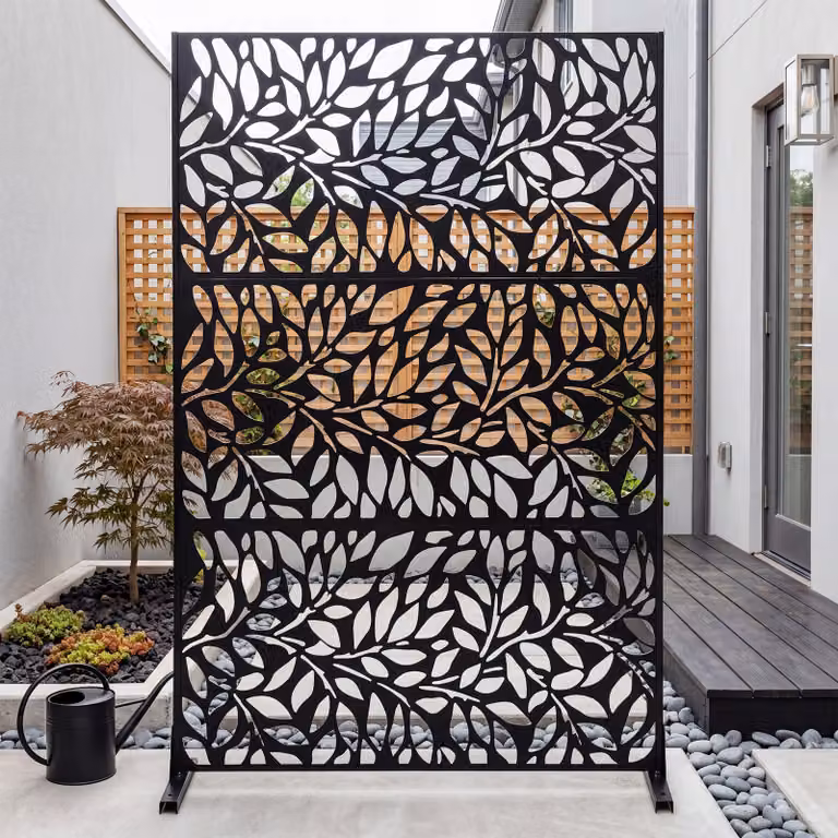 Pannello decorativo esterno Costway in metallo traforato nero, schermo privacy frangivista per giardino e balcone
