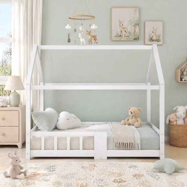 Letto per bambini a forma di casetta in legno di pino 90x200 cm con sponde anticaduta e lavagnetta bianca (senza materasso)