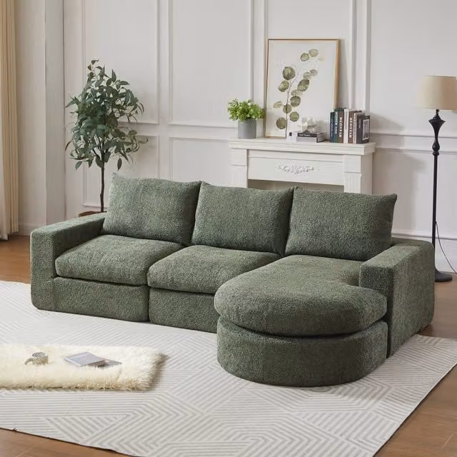Divano angolare modulare Mivray in ciniglia verde con chaise longue reversibile e 3 cuscini L/P/H: 251 x 160 x 81 cm