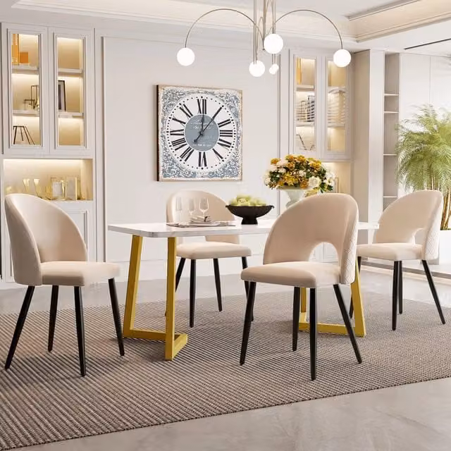 Set sala da pranzo: tavolo rettangolare 117x68 cm con gambe dorate + 4 sedie in velluto beige con motivo a diamante e gambe regolabili