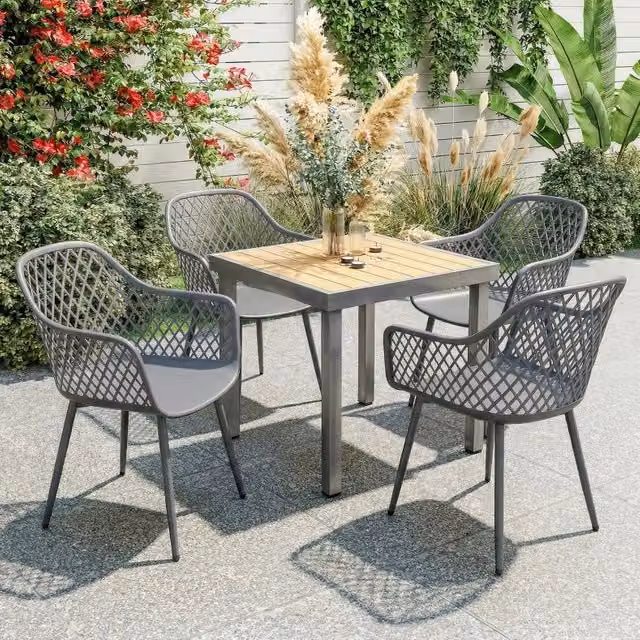 Set 4 sedie da giardino ULEVR con braccioli e schienale, seduta in plastica grigio scuro e gambe in metallo