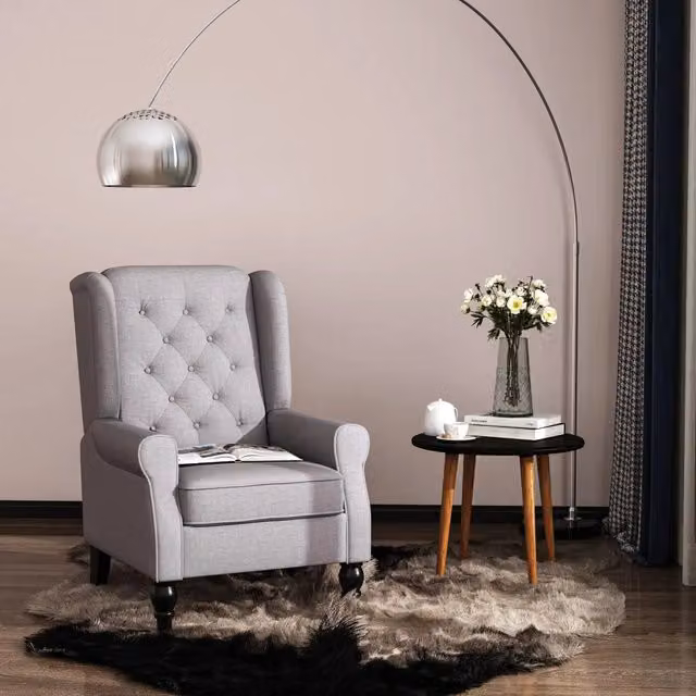 Poltrona Chesterfield Mivray in tessuto grigio con schienale alto e gambe in legno L: 102 cm, P: 74 cm, H: 86 cm