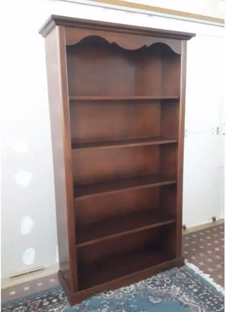 Libreria 4 ripiani in stile arte povera in legno massello e mdf con rifinitura in noce lucido 120x40x210 H