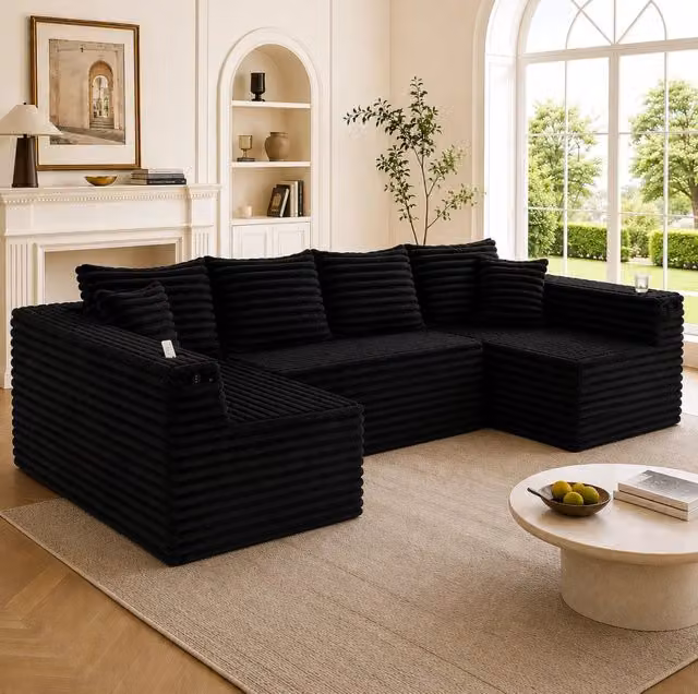 Divano modulare a U ULEVR 320x155 cm in velluto a coste nero, portabevande, tasca laterale e 6 cuscini