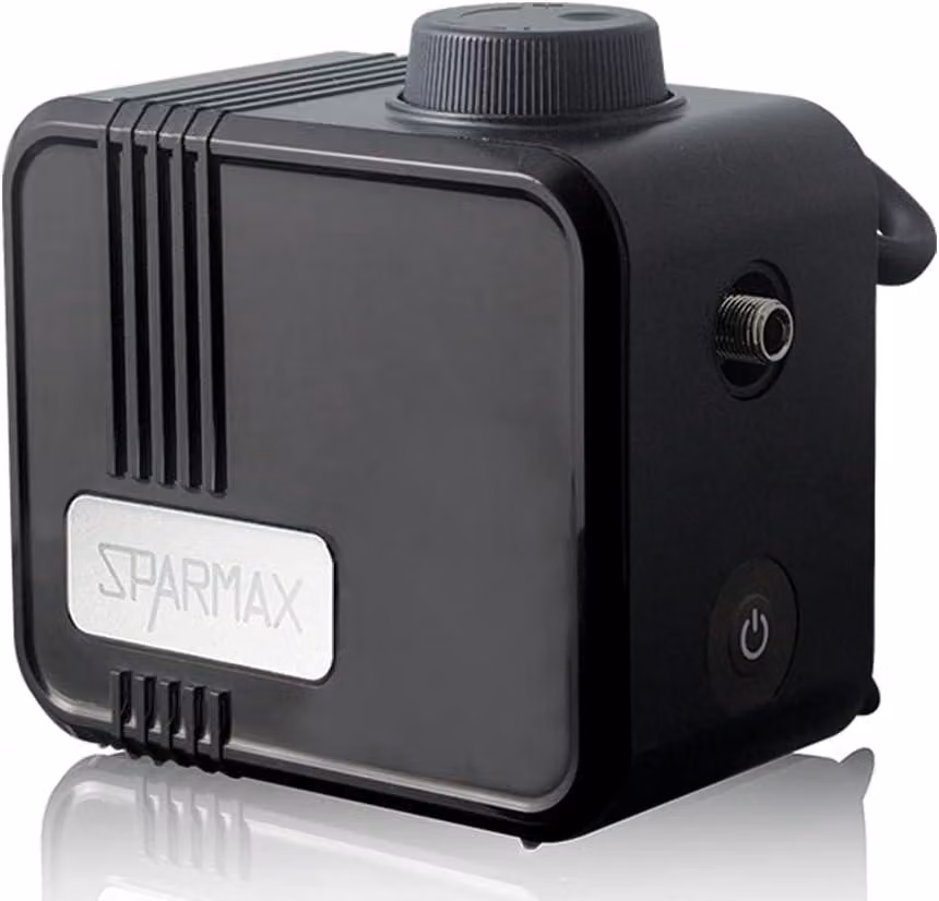 Compressore per aerografo compatto, nero, senza olio, estremamente silenzioso e dotato di una pratica funzione di spegnimento automatico