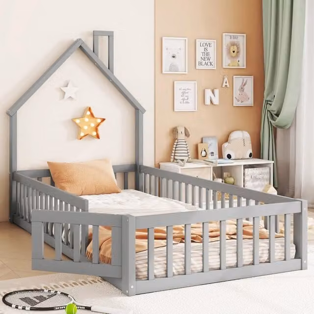 Letto Casetta Bambini 90x200 Grigio in Pino con Camino; Sponde Anticaduta e Rete a Doghe