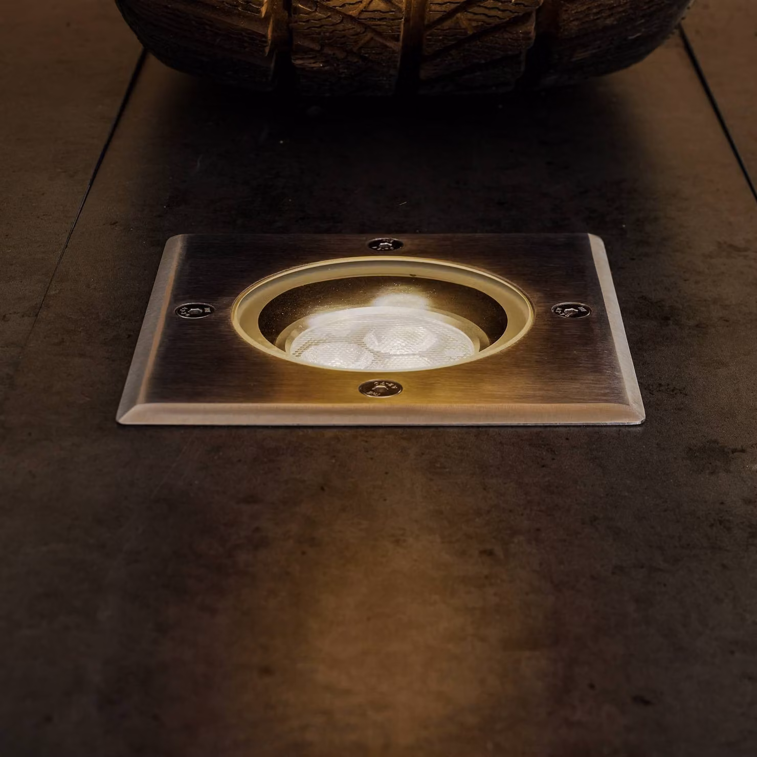 Lucande Lampada da incasso per pavimento a LED Jos, angolare, orientabile, IP67 JOS, Alluminio / Grigio / Zincato, Alluminio, Moderno, Faretto da incasso da terra