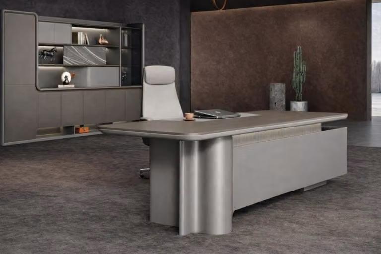 Set moderno composto da scrivania da direttore, armadio da ufficio e poltrona ergonomica